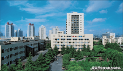 <b>底部细心设想了畅通的波涛水景</b>